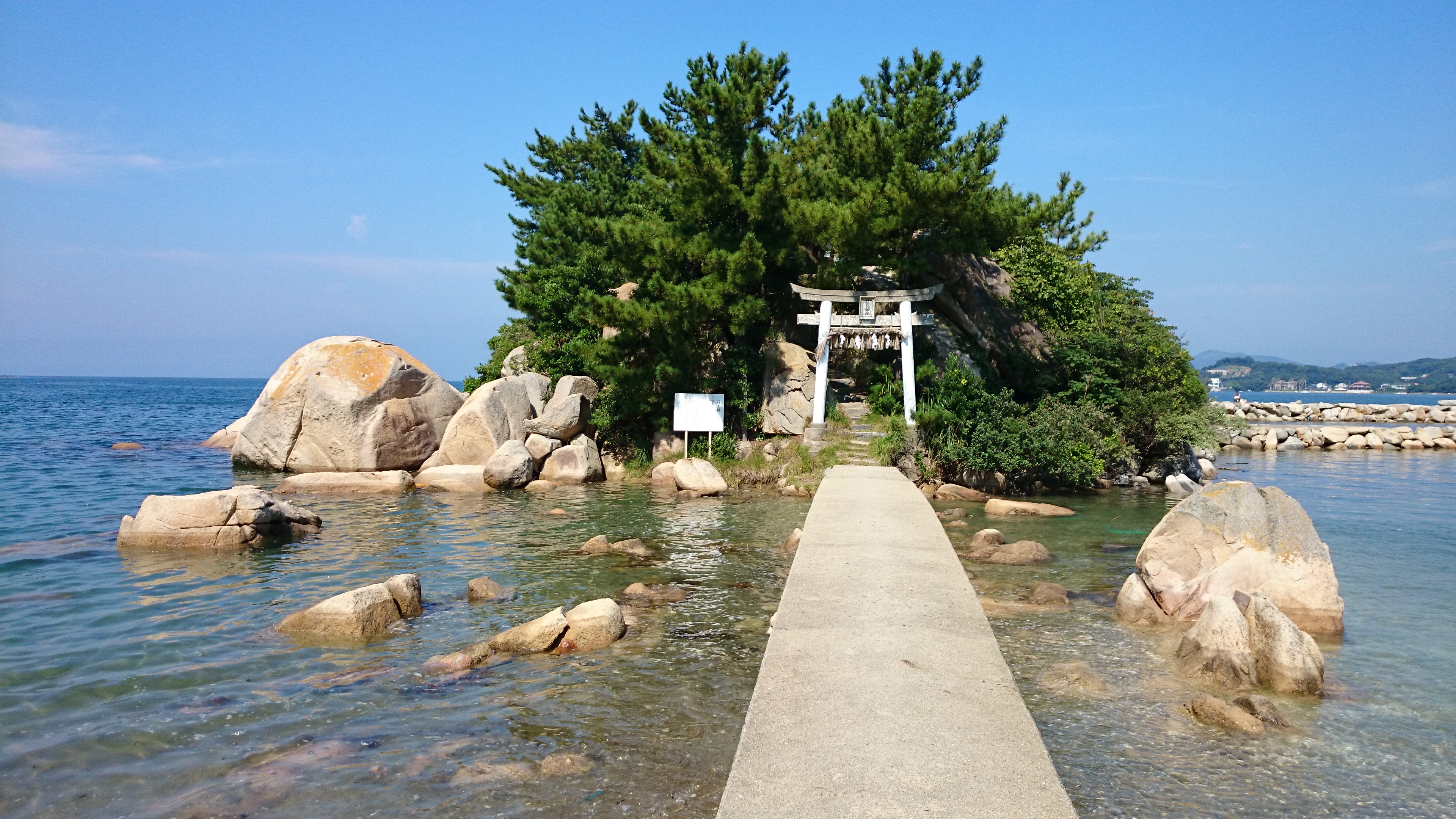 良縁を結びたい方は必見!! 愛の神様を祀る糸島市の箱島神社は、恋愛成就のパワースポットです。