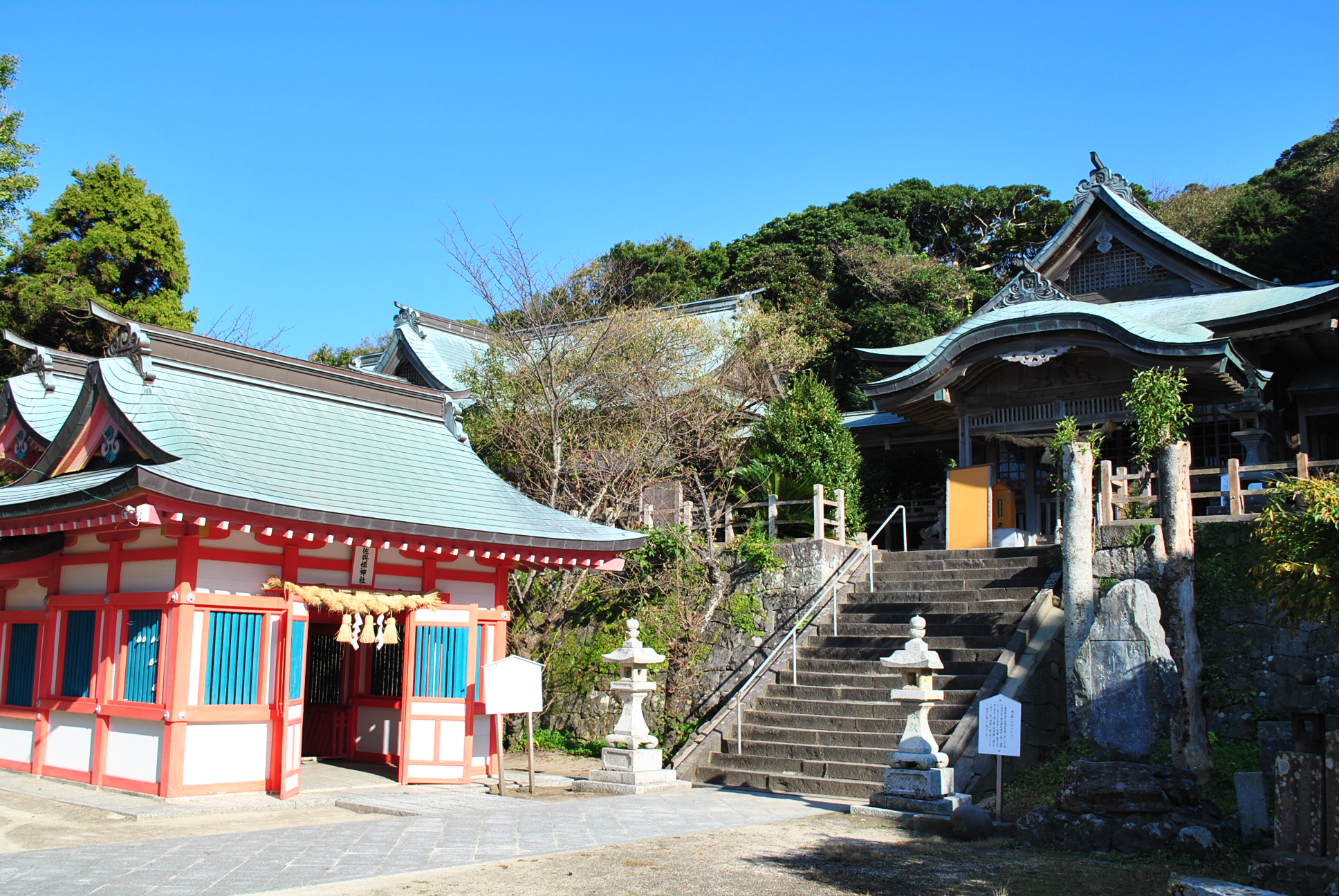 唐津市呼子加部島に鎮座する、航海安全の田島神社と縁結びのパワースポット佐與姫神社。