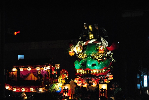 「唐津くんち」見学のお役立ちポイントをご案内。佐賀県唐津市の秋を彩る祭りです。