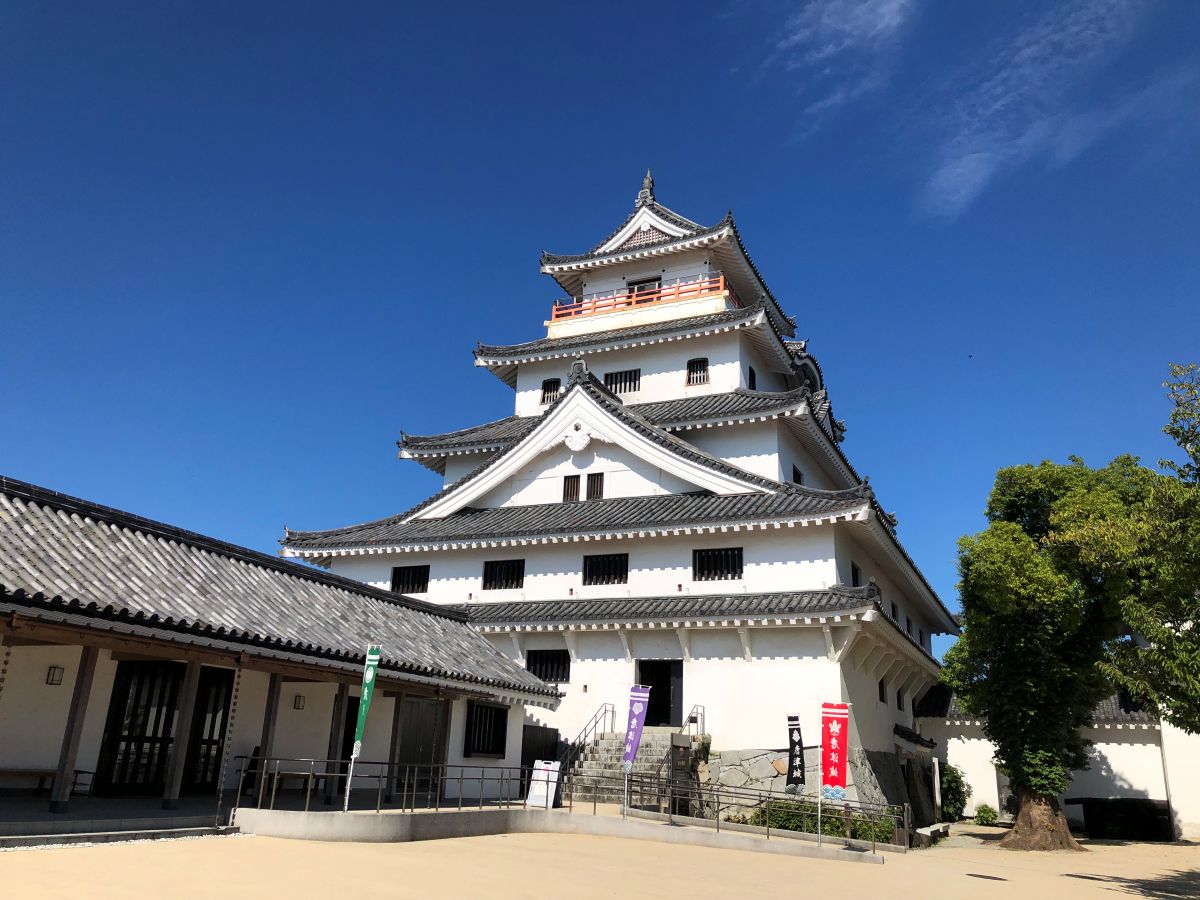 海と歴史が息づくまち ― 唐津城と唐津市の魅力を歩く